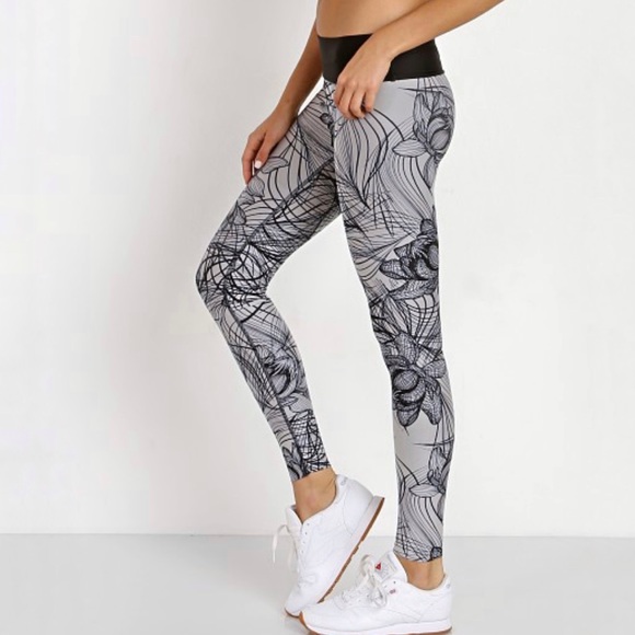 Beyond Yoga Flip Lotus Reversible Legging - Picture 3 of 11